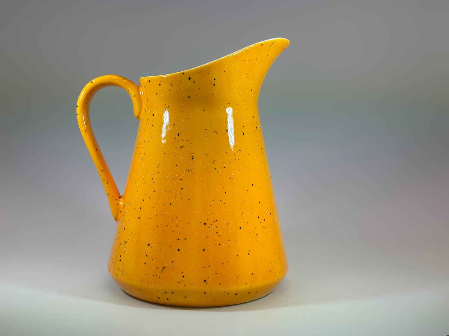 Milk/Water Jug holds 1L (2 pints) available in different glaze colous